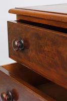 Small Victorian Mahogany Chest of Drawers / Commode (7 of 13) Small Victorian Mahogany Chest of Drawers / Commode (7 of 13)