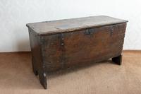 Early 17th Century Oak Plank or Sword Chest (5 of 6) Early 17th Century Oak Plank or Sword Chest (5 of 6)