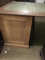 G. W. R Large Pine & Oak Leather Topped Desk (2 of 17) G. W. R Large Pine & Oak Leather Topped Desk (2 of 17)
