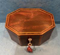 Georgian Hexagonal Mahogany Twin Section Tea Caddy with Inlay (9 of 18) Georgian Hexagonal Mahogany Twin Section Tea Caddy with Inlay (9 of 18)