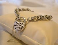 Vintage Silver Bracelet 1970s Ornate Heart Padlock 7 1/2" Length 13.3 Grams (4 of 11) Vintage Silver Bracelet 1970s Ornate Heart Padlock 7 1/2" Length 13.3 Grams (4 of 11)