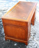 1960s Mahogany Pedestal Desk with Red Leather Top inset (3 of 4) 1960s Mahogany Pedestal Desk with Red Leather Top inset (3 of 4)