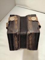 Good Early 20th Century Concertina Squeeze Box (9 of 11) Good Early 20th Century Concertina Squeeze Box (9 of 11)