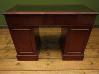 Small Antique Reproduction Pedestal Desk with Leather top, Brights of Nettlebed (5 of 10) Small Antique Reproduction Pedestal Desk with Leather top, Brights of Nettlebed (5 of 10)