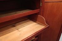 George III Figured Mahogany Linen Press (8 of 12) George III Figured Mahogany Linen Press (8 of 12)