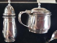 Boxed Hallmarked Silver Cruet Set (4 of 5) Boxed Hallmarked Silver Cruet Set (4 of 5)