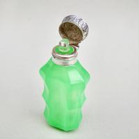 Stunning Silver Mounted Opaline Uranium Glass Scent Bottle by Robert Pringle - Birmingham 1912 (5 of 7) Stunning Silver Mounted Opaline Uranium Glass Scent Bottle by Robert Pringle - Birmingham 1912 (5 of 7)