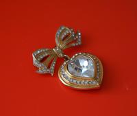 Vintage Gilt Rhinestone Bow Brooch with a Swinging Heart (3 of 5) Vintage Gilt Rhinestone Bow Brooch with a Swinging Heart (3 of 5)