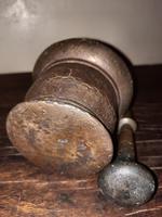 English Elizabethan Bronze Mortar And Pestle c.1600 A.D. (4 of 9) English Elizabethan Bronze Mortar And Pestle c.1600 A.D. (4 of 9)