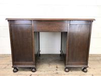 Early 20th Century Oak Kneehole Desk (14 of 14) Early 20th Century Oak Kneehole Desk (14 of 14)