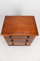 Small Victorian Mahogany Chest of Drawers / Commode (10 of 13) Small Victorian Mahogany Chest of Drawers / Commode (10 of 13)