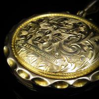Antique 9ct Yellow Gold Engraved Fancy Round Photo Locket Pendant (9 of 10) Antique 9ct Yellow Gold Engraved Fancy Round Photo Locket Pendant (9 of 10)