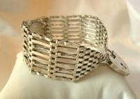 Vintage Sterling Silver Gate Bracelet 1976 St Christopher & Heart Padlock 34.3 Grams (4 of 12) Vintage Sterling Silver Gate Bracelet 1976 St Christopher & Heart Padlock 34.3 Grams (4 of 12)