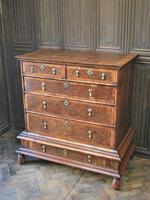 William & Mary Walnut Chest of Drawers (5 of 9) William & Mary Walnut Chest of Drawers (5 of 9)