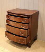 Mahogany Bow Front Chest of Drawers c.1920 (5 of 11) Mahogany Bow Front Chest of Drawers c.1920 (5 of 11)