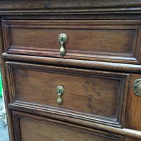 Late 17th Century Oak & Elm Chest of Drawers (5 of 6) Late 17th Century Oak & Elm Chest of Drawers (5 of 6)