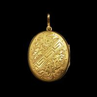 Antique Victorian Double Sided Engraved Fancy Oval Rolled Gold Photo Locket Pendant (6 of 8) Antique Victorian Double Sided Engraved Fancy Oval Rolled Gold Photo Locket Pendant (6 of 8)