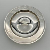 20th Century Modern Large Sterling Silver Armada Dish London 1994 Mappin & Webb (3 of 7) 20th Century Modern Large Sterling Silver Armada Dish London 1994 Mappin & Webb (3 of 7)