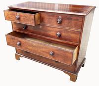 A Fabulous George 111 Chest of Drawers in Mahogany (6 of 6) A Fabulous George 111 Chest of Drawers in Mahogany (6 of 6)