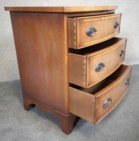 Small Mahogany Bow Front Chest In The Georgian Style / Bevan Funnell, Reprodux (6 of 8) Small Mahogany Bow Front Chest In The Georgian Style / Bevan Funnell, Reprodux (6 of 8)