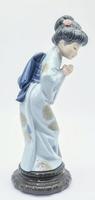 Lladro Spain Porcelain Figurine of Young Japanese Geisha Girl (3 of 7) Lladro Spain Porcelain Figurine of Young Japanese Geisha Girl (3 of 7)