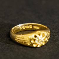 18ct Gold & Diamond Solitaire Ring (3 of 6) 18ct Gold & Diamond Solitaire Ring (3 of 6)