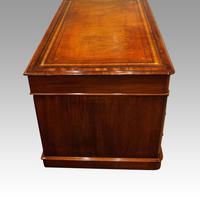 Victorian Mahogany Pedestal Desk (7 of 11) Victorian Mahogany Pedestal Desk (7 of 11)
