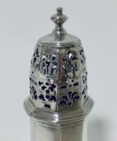 Small 18th Century Solid Sterling Silver Sugar Caster Shaker by Thomas Bamford (6 of 13) Small 18th Century Solid Sterling Silver Sugar Caster Shaker by Thomas Bamford (6 of 13)