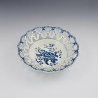 Large First Period Worcester Porcelain Pine Cone Pattern Basket c.1775 (3 of 6) Large First Period Worcester Porcelain Pine Cone Pattern Basket c.1775 (3 of 6)