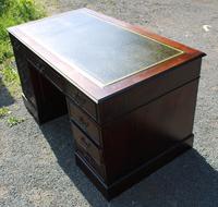 1960s Large Mahogany Pedestal Desk with Green Leather (3 of 6) 1960s Large Mahogany Pedestal Desk with Green Leather (3 of 6)