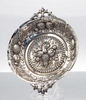 Small Victorian Silver Strawberry Dish - London 1886 (3 of 4) Small Victorian Silver Strawberry Dish - London 1886 (3 of 4)