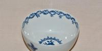 18th Century Worcester Porcelain Teabowl “Fruit & Wreath” pattern (3 of 7) 18th Century Worcester Porcelain Teabowl “Fruit & Wreath” pattern (3 of 7)