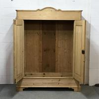 Large Old Pine Arched Wardrobe - Dismantles (2 of 5) Large Old Pine Arched Wardrobe - Dismantles (2 of 5)