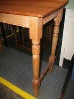 Pine Side Table - 021-1331 (2 of 2) Pine Side Table - 021-1331 (2 of 2)