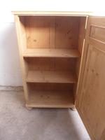 A Small Wide Antique/Old Pine 1 Door Linen / Storage Cupboard to Wax/Paint (2 of 9) A Small Wide Antique/Old Pine 1 Door Linen / Storage Cupboard to Wax/Paint (2 of 9)
