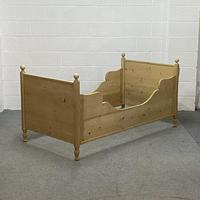 Old Pine Sleigh Bed (2 of 4) Old Pine Sleigh Bed (2 of 4)