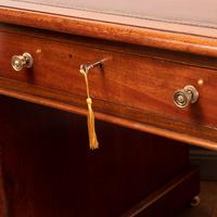 Mahogany Victorian Pedestal Desk (9 of 12) Mahogany Victorian Pedestal Desk (9 of 12)