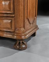Rare Early 18th Century Franco-Flemish Oak Serpentine Fronted Commode (4 of 11) Rare Early 18th Century Franco-Flemish Oak Serpentine Fronted Commode (4 of 11)