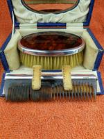 Antique Sterling Silver Hallmarked Cased Faux Tortoise Shell Brush & Comb Set with Mirror 1926 (4 of 12) Antique Sterling Silver Hallmarked Cased Faux Tortoise Shell Brush & Comb Set with Mirror 1926 (4 of 12)