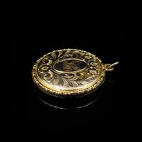 Antique 9ct 9K Yellow Gold Engraved Fancy Round Photo Locket Pendant (7 of 11) Antique 9ct 9K Yellow Gold Engraved Fancy Round Photo Locket Pendant (7 of 11)