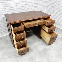 Oak Pedestal Desk (3 of 9) Oak Pedestal Desk (3 of 9)