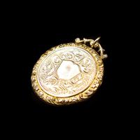 Antique Edwardian Engraved Fancy Round Rolled Gold Photo Locket Pendant (5 of 7) Antique Edwardian Engraved Fancy Round Rolled Gold Photo Locket Pendant (5 of 7)