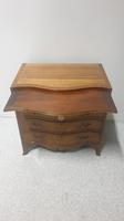 Outstanding Mahogany Serpentine Chest of Drawers of Small Proportions (6 of 8) Outstanding Mahogany Serpentine Chest of Drawers of Small Proportions (6 of 8)