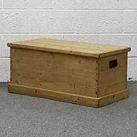 Old Pine Box (3 of 4) Old Pine Box (3 of 4)