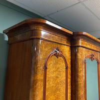 Spectacular Quality Figured Burr Walnut Antique Triple Wardrobe (4 of 10) Spectacular Quality Figured Burr Walnut Antique Triple Wardrobe (4 of 10)