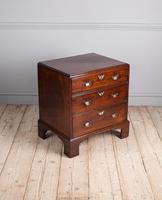 Small Georgian mahogany chest of drawers (2 of 5) Small Georgian mahogany chest of drawers (2 of 5)