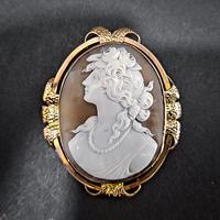 Shell Cameo Brooch (2 of 7) Shell Cameo Brooch (2 of 7)