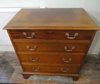 Small Early 20th Century Mahogany Chest of Drawers (10 of 10) Small Early 20th Century Mahogany Chest of Drawers (10 of 10)