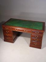 Good Late 19th Century Pedestal Desk with a Triple Inlaid Leather Top (2 of 7) Good Late 19th Century Pedestal Desk with a Triple Inlaid Leather Top (2 of 7)