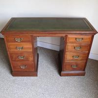 Walnut Kneehole Writing Desk - Edwardian c.1910 (2 of 8) Walnut Kneehole Writing Desk - Edwardian c.1910 (2 of 8)